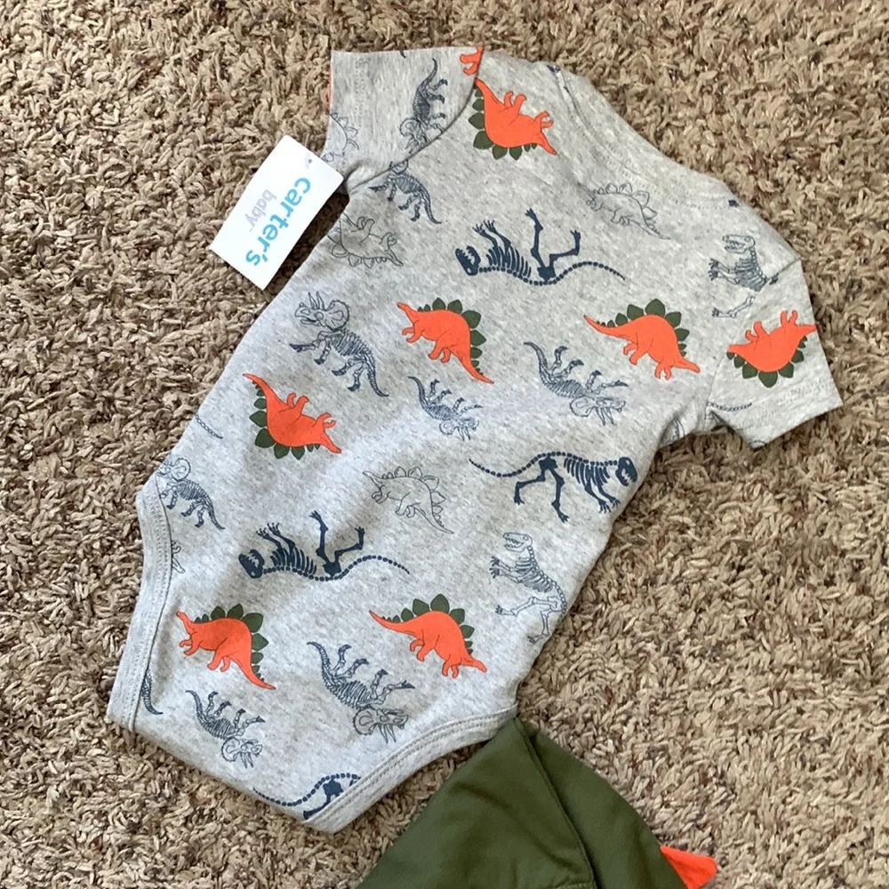 Carter’s 2-Piece Dinosaur Outfit
